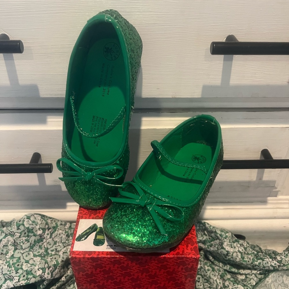 Little girls glitter flats